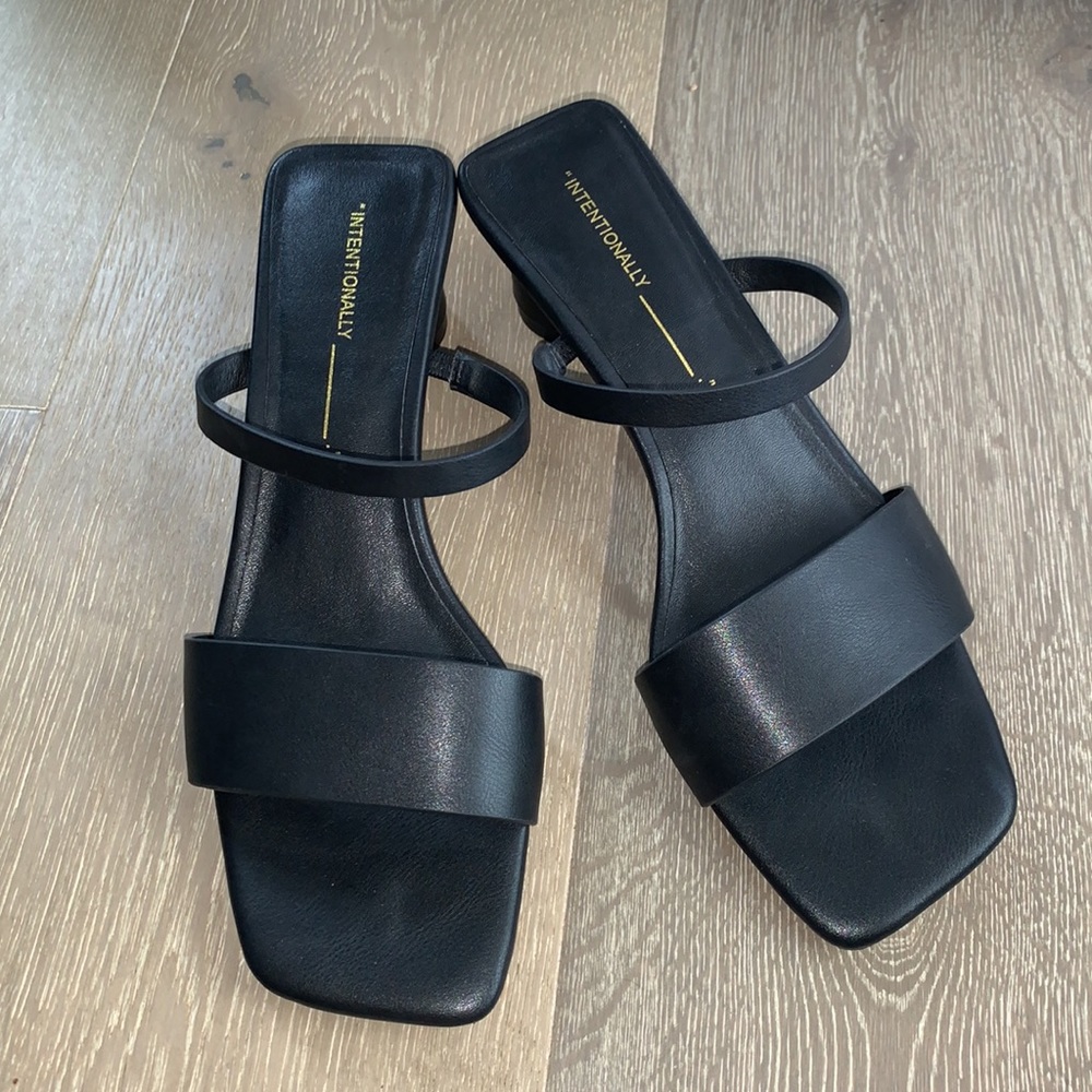 👉Intentionally Blank Vegan Sandals